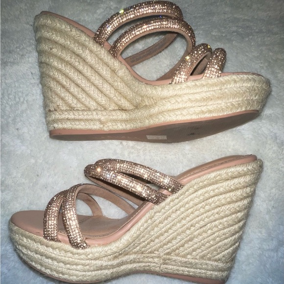 Beautiful wedges size 7 women with diamonds/jewels - Picture 2 of 9